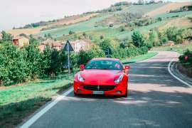 Test drive su strada Ferrari Castelvetro