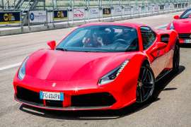 Guidare una Ferrari in Pista per un&rsquo;emozione da vero Pilota